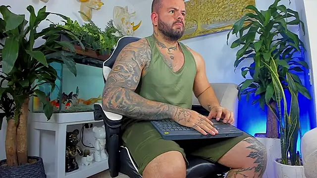 Johnnygrayson1 online show from April 18, 11:27 pm