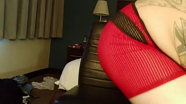 UnCuTupTheBuTT online show from April 10, 11:04 am