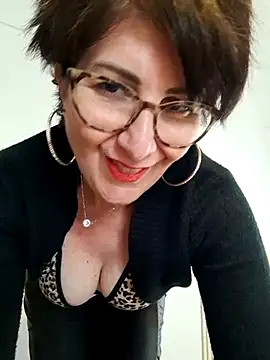 Viola8p online show from May 17, 3:30 pm