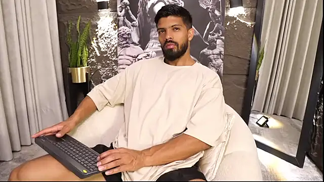 DannSaenz online show from March 24, 11:15 am