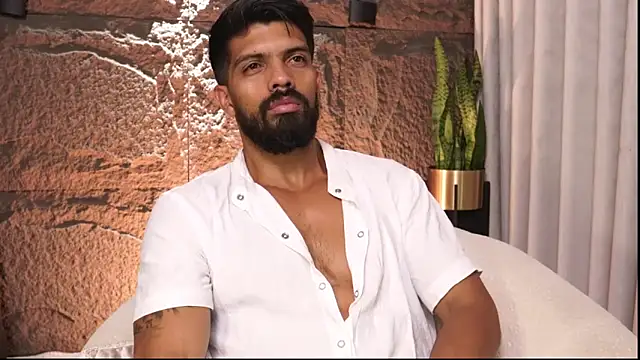 DannSaenz online show from April 16, 9:39 pm