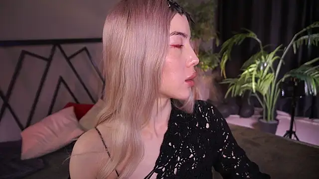 LindaThacker online show from April 13, 4:29 am