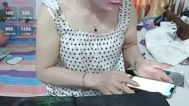 Snapshot of Love_making chatting on April 6, 5:08 am Love making online show from April 6, 5:08 am