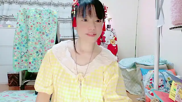 Snapshot of renapiyon8182 chatting on April 11, 8:35 pm renapiyon8182 online show from April 11, 8:35 pm