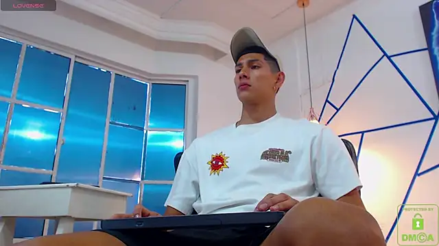 Snapshot of Valerio_20 chatting on December 12, 8:32 pm Valerio 20 online show from December 12, 8:32 pm