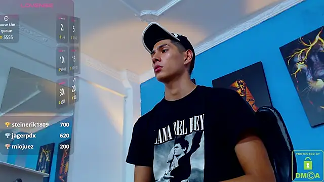 Snapshot of Valerio_20 chatting on December 26, 11:35 pm Valerio 20 online show from December 26, 11:35 pm