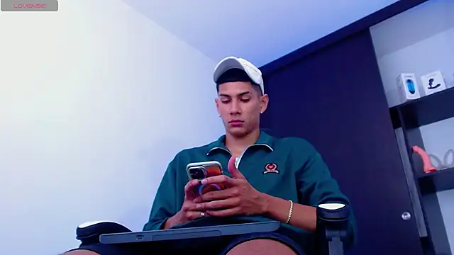 Snapshot of Valerio_20 chatting on February 12, 6:30 pm Valerio 20 online show from February 12, 6:30 pm