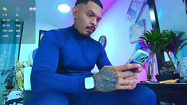 Snapshot of Adil_aminn chatting on July 12, 8:33 pm Adil aminn online show from July 12, 8:33 pm