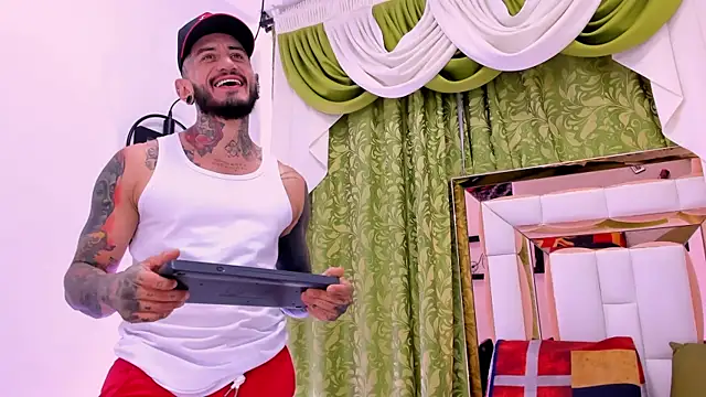 Snapshot of dilan_scootk_ chatting on November 26, 7:26 pm dilan scootk online show from November 26, 7:26 pm