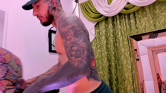 Snapshot of dilan_scootk_ chatting on December 4, 7:33 pm dilan scootk online show from December 4, 7:33 pm