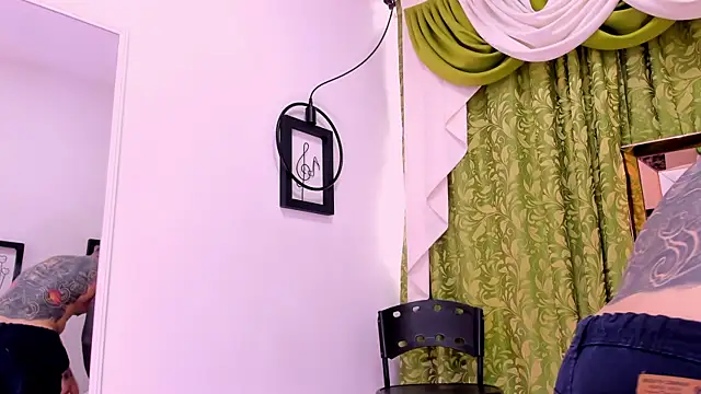 Snapshot of dilan_scootk_ chatting on December 18, 7:20 pm dilan scootk online show from December 18, 7:20 pm