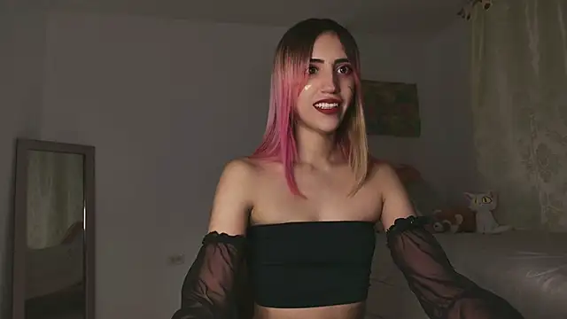 Snapshot of linnie_ chatting on March 8, 6:10 am linnie online show from March 8, 6:10 am