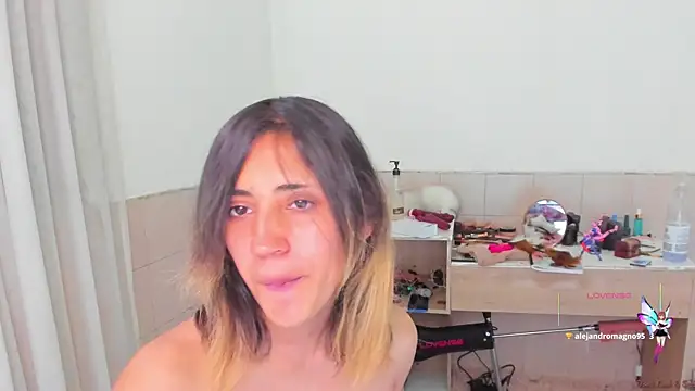 Snapshot of linnie_ chatting on September 19, 10:21 pm linnie online show from September 19, 10:21 pm