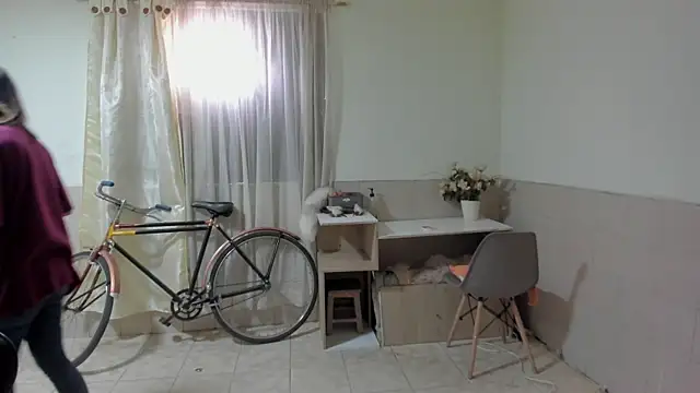 Snapshot of linnie_ chatting on October 29, 4:31 pm linnie online show from October 29, 4:31 pm