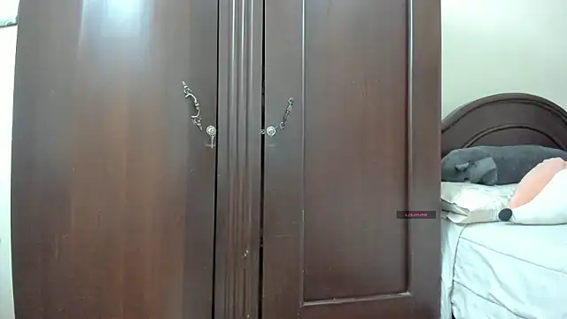 Snapshot of linnie_ chatting on March 3, 12:06 am linnie online show from March 3, 12:06 am