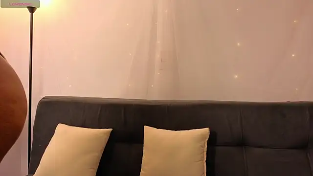 Snapshot of amy_robertz chatting on July 23, 1:30 am amy robertz online show from July 23, 1:30 am