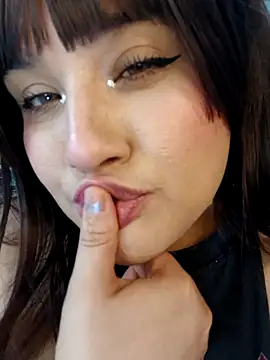 ItsNaiixa online show from April 10, 8:02 pm