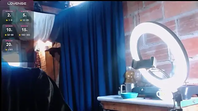 Snapshot of Alanagracia chatting on November 6, 1:23 pm Alanagracia online show from November 6, 1:23 pm