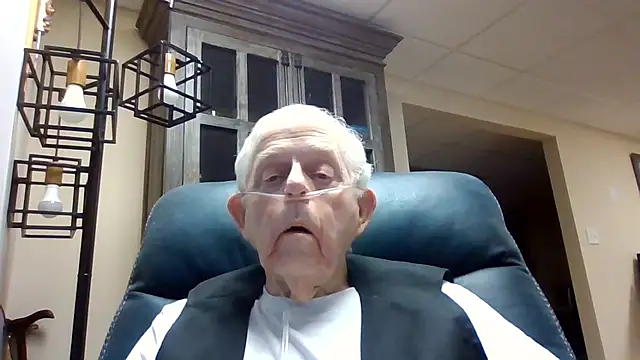 Snapshot of bootlegmanz chatting on June 12, 3:11 pm bootlegmanz online show from June 12, 3:11 pm