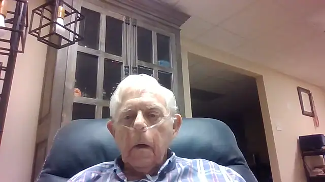 Snapshot of bootlegmanz chatting on June 26, 1:32 am bootlegmanz online show from June 26, 1:32 am