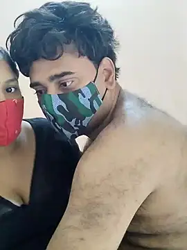 Snapshot of IND_COUPLE1 chatting on December 10, 3:52 am IND COUPLE1 online show from December 10, 3:52 am