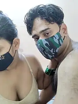 Snapshot of IND_COUPLE1 chatting on January 4, 4:23 am IND COUPLE1 online show from January 4, 4:23 am