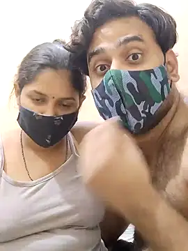 Snapshot of IND_COUPLE1 chatting on January 9, 4:39 pm IND COUPLE1 online show from January 9, 4:39 pm