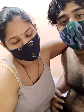 Snapshot of IND_COUPLE1 chatting on January 10, 5:15 am IND COUPLE1 online show from January 10, 5:15 am