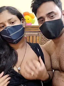 Snapshot of IND_COUPLE1 chatting on February 9, 6:47 pm IND COUPLE1 online show from February 9, 6:47 pm