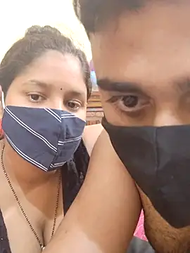 Snapshot of IND_COUPLE1 chatting on February 14, 11:42 am IND COUPLE1 online show from February 14, 11:42 am