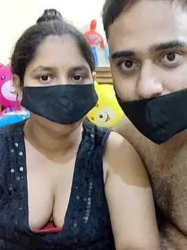 Snapshot of IND_COUPLE1 chatting on March 3, 8:43 pm IND COUPLE1 online show from March 3, 8:43 pm