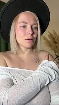 Charming Daphny online show from April 10, 6:07 am