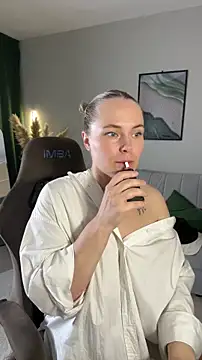 Snapshot of Charming_Daphny chatting on June 12, 6:34 am Charming Daphny online show from June 12, 6:34 am