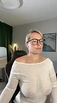Snapshot of Charming_Daphny chatting on June 19, 6:40 am Charming Daphny online show from June 19, 6:40 am