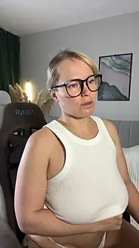 Snapshot of Charming_Daphny chatting on June 28, 7:47 am Charming Daphny online show from June 28, 7:47 am