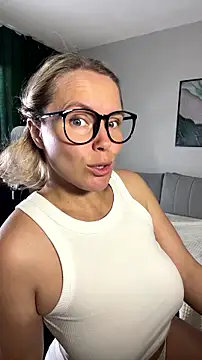 Snapshot of Charming_Daphny chatting on July 12, 7:32 am Charming Daphny online show from July 12, 7:32 am