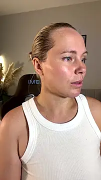 Snapshot of Charming_Daphny chatting on July 15, 7:13 am Charming Daphny online show from July 15, 7:13 am
