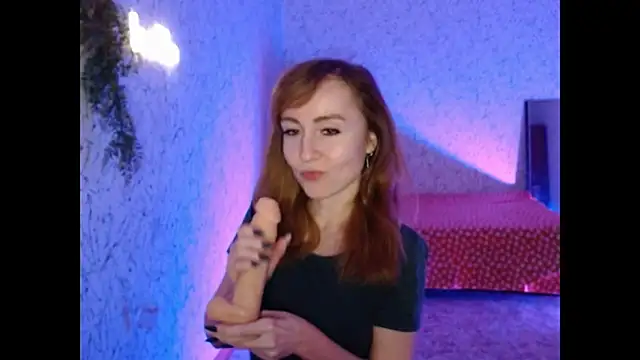 Athena Richards online show from December 11, 5:15 pm