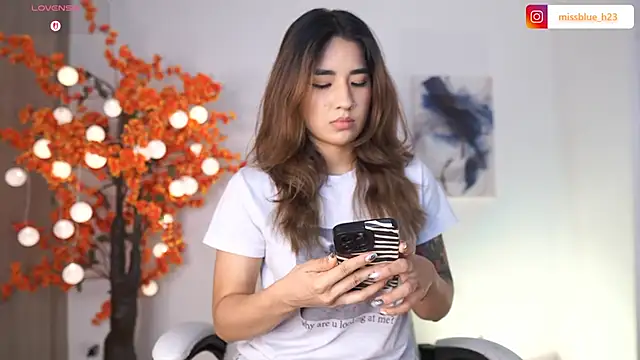 VictoriaHiill online show from October 22, 5:24 pm