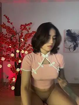 VictoriaHiill online show from April 16, 6:52 pm