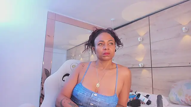 martina touss online show from April 18, 12:42 pm