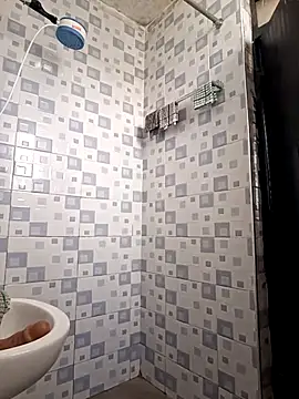 Petite 254 online show from January 9, 1:25 pm