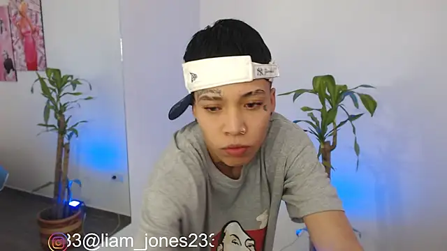 Jonesliam23 online show from December 7, 6:37 pm