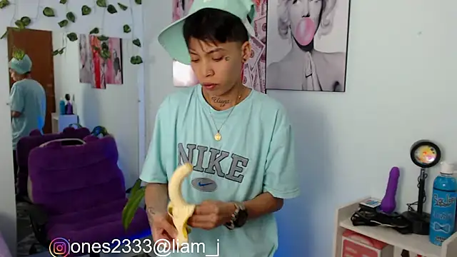 Jonesliam23 online show from January 22, 8:28 pm