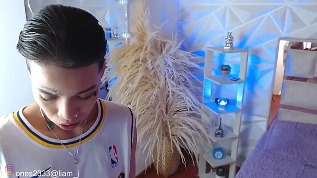 Jonesliam23 online show from October 10, 7:02 pm