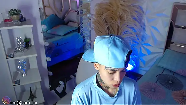 Jonesliam23 online show from February 25, 8:18 pm