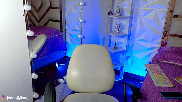 Jonesliam23 online show from May 16, 8:07 pm
