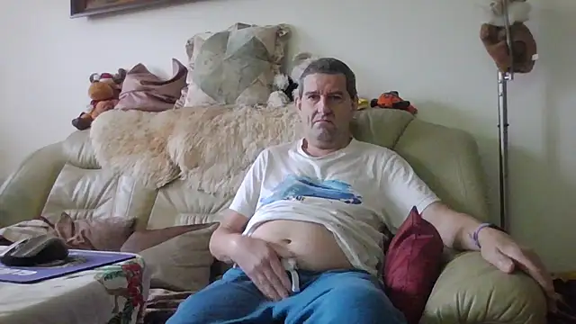 Snapshot of Lutzi1 chatting on December 6, 11:00 am Lutzi1 online show from December 6, 11:00 am