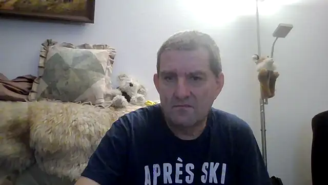 Snapshot of Lutzi1 chatting on February 11, 7:27 pm Lutzi1 online show from February 11, 7:27 pm