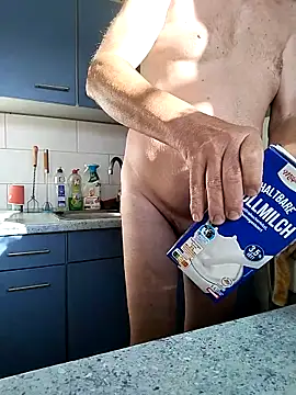 Snapshot of Lutzi1 chatting on September 20, 6:36 am Lutzi1 online show from September 20, 6:36 am